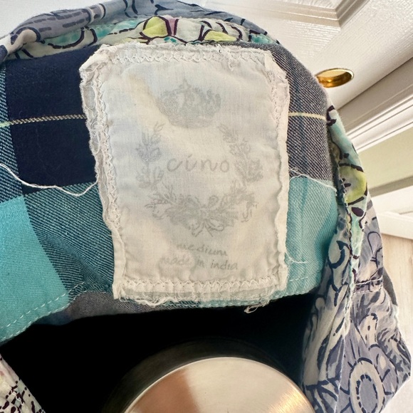 Beautiful Cino button down shirt size medium - Picture 3 of 9